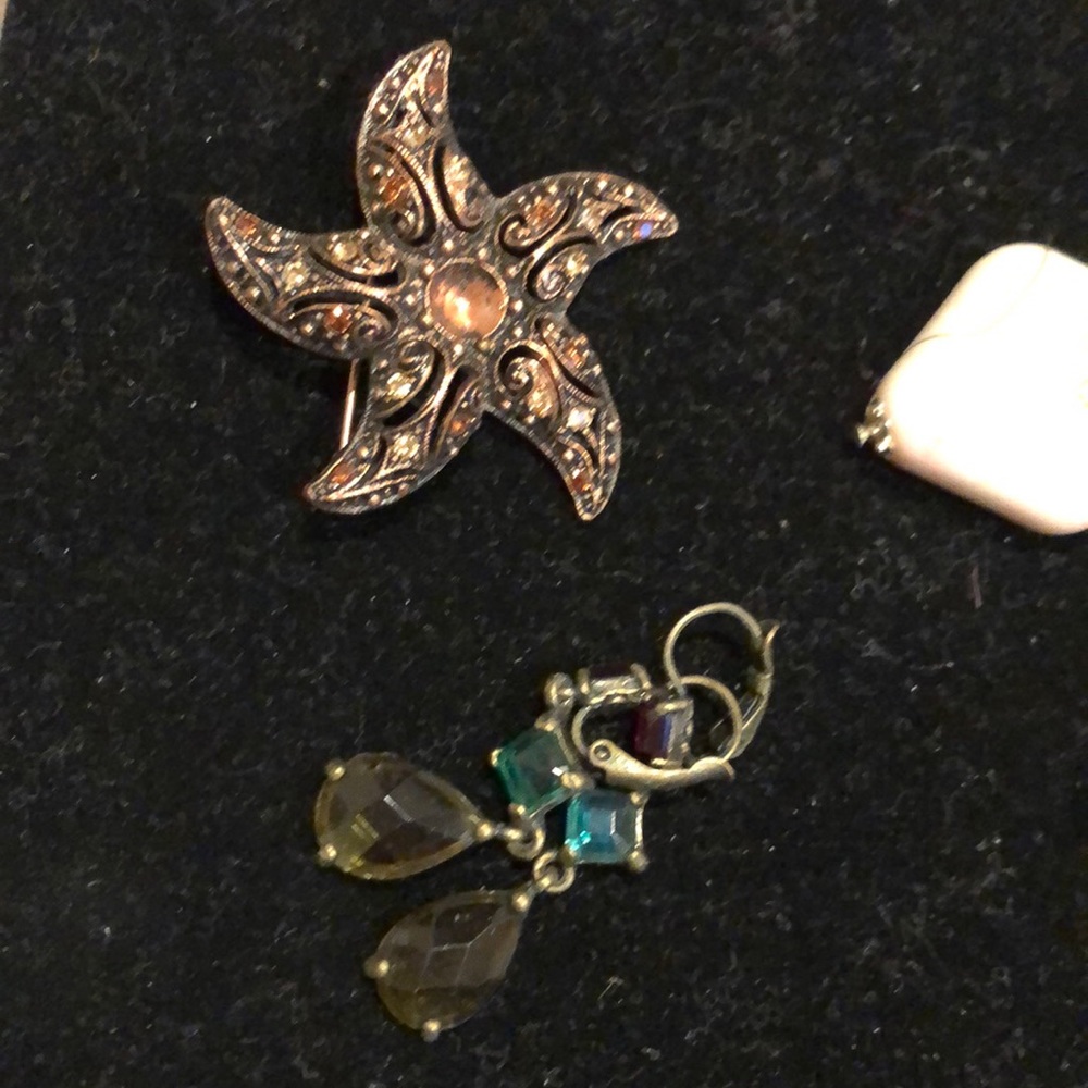 Earrings - Picture 3 of 6